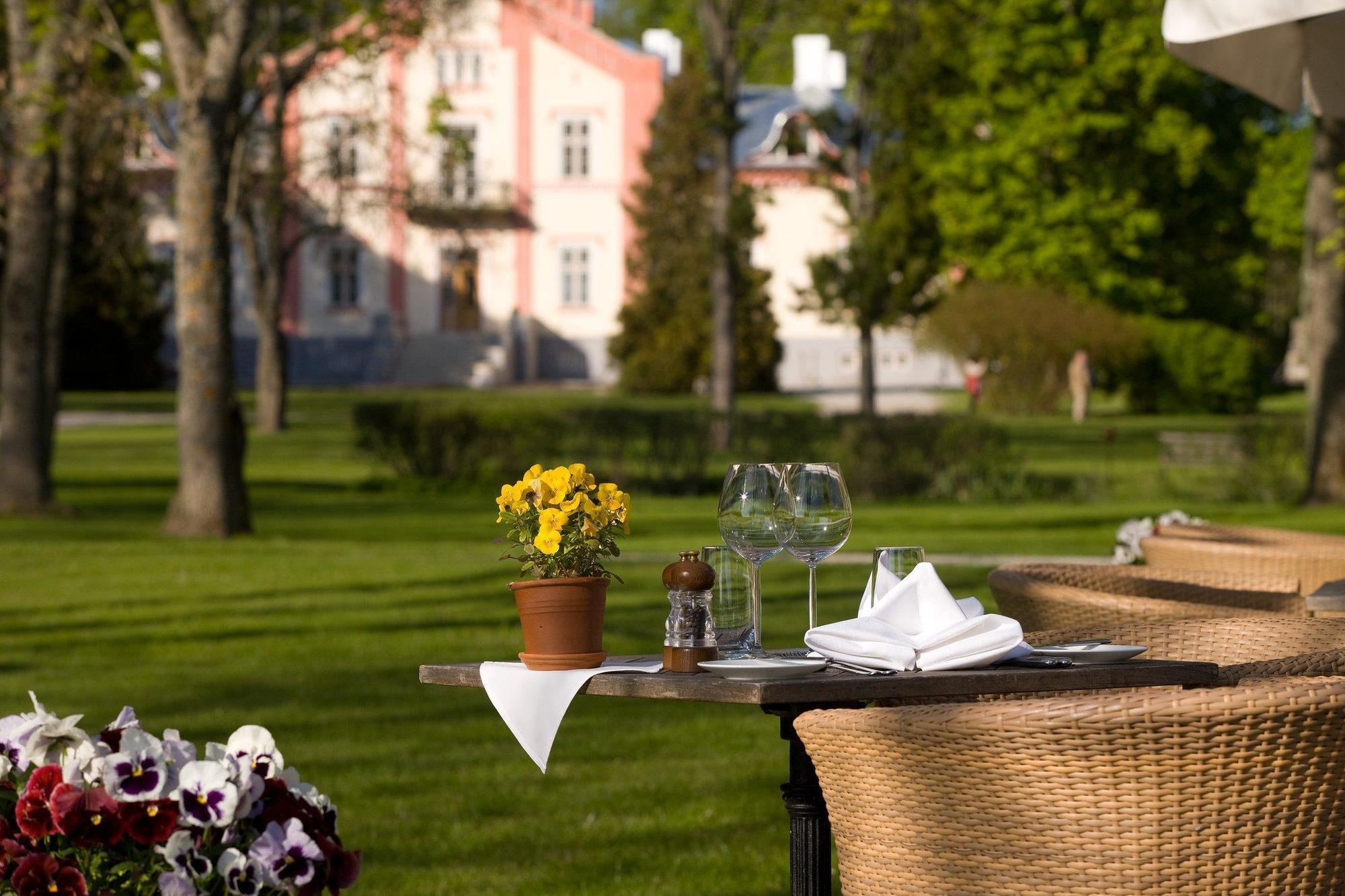 Paedaste Manor Exterior photo